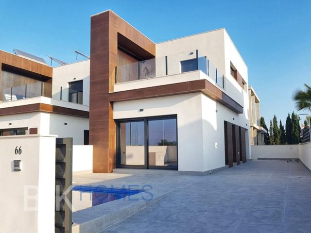 Villa En venta en Daya Nueva photo 0