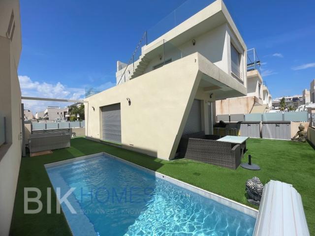 Villa En venta en Pilar De La Horadada photo 0