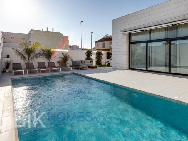 Villa En venta en Pilar De La Horadada photo 0