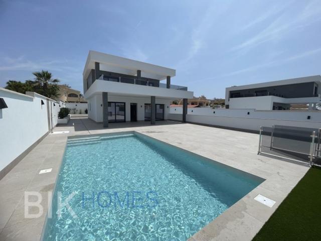 Villa En venta en Rojales photo 0