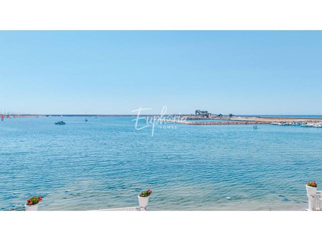 ¡Ático de lujo en primera línea de playa con vistas al mar y 3 baños en Torrevieja! photo 0