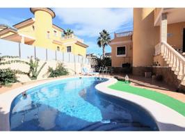 Chalet Independiente con Piscina Privada en Villamartín Calidad de Vida, Sol y Confort photo 0