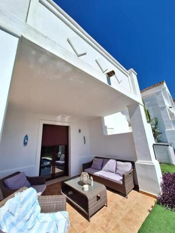 EN RESIDENCIAL TRANQUILO, PRECIOSO PAREADO CON PISCINA PRIVADA photo 0