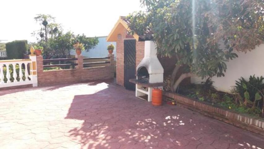 CHALET INDEPENDIENTE CON PISCINA, CUADRA DE CABALLOS, VIGILANCIA photo 0