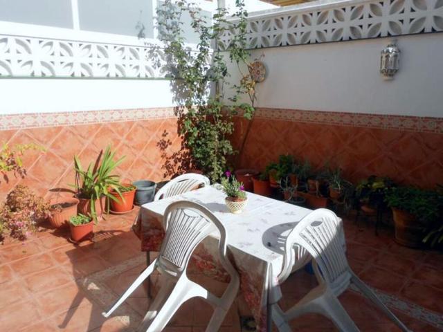 MARAVILLOSA CASA ADOSADA CON ESTUPENDO PATIO ANDALUZ photo 0
