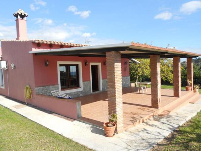 FANTASTICA VILLA UBICADA A 5 MINUTOS DE LA CIUDAD. FINCA DE 10.000 M2 photo 0