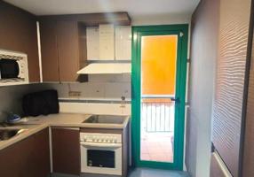 AMPLIO PISO EN ZONA MUY DEMANDADA DE ESTEPONA, ¡VENGA A VERLO! photo 0