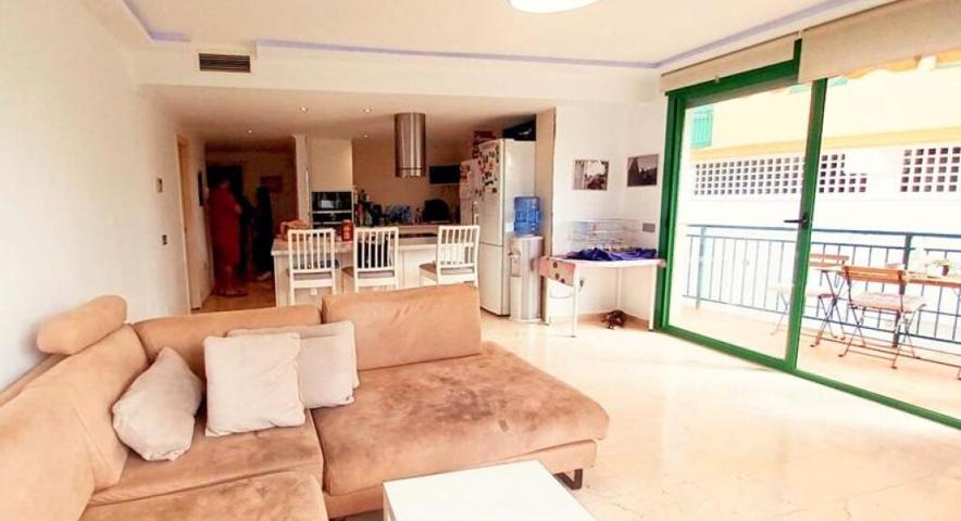 AMPLIO PISO EN ZONA MUY DEMANDADA DE ESTEPONA, ¡VENGA A VERLO! photo 0