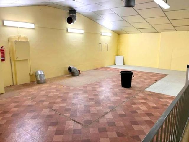 NAVE INSDUSTRIAL EN PERFECTAS CONDICIONES EN EL POLÍGONO DE ESTEPONA photo 0