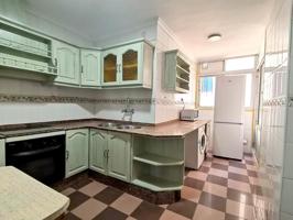 AMPLIA VIVIENDA BIEN SITUADA, CON TODOS LOS COMERCIOS Y SERVICIOS A MANO photo 0