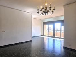 DESCUBRE EL HOGAR DE TUS SUEÑOS EN EL CORAZÓN DE MÁLAGA 214M2 CONSTRUIDOS photo 0
