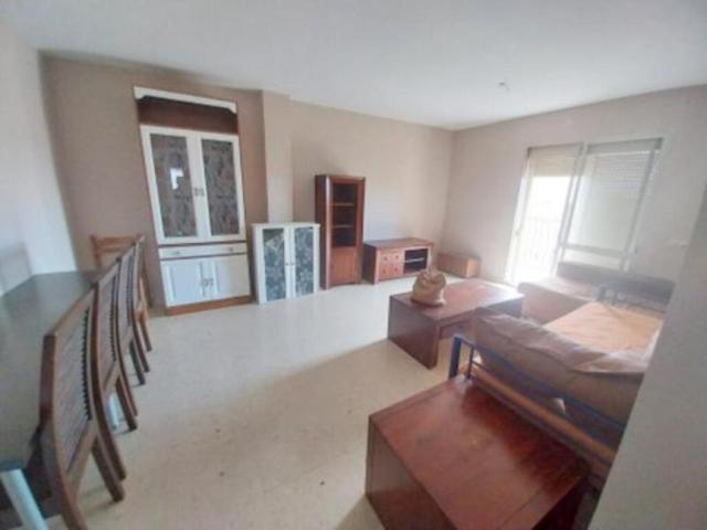 SE VENDE PISO MUY AMPLIO Y LUMINOSO DE 4 HABITACIONES EN ESTEPONA photo 0