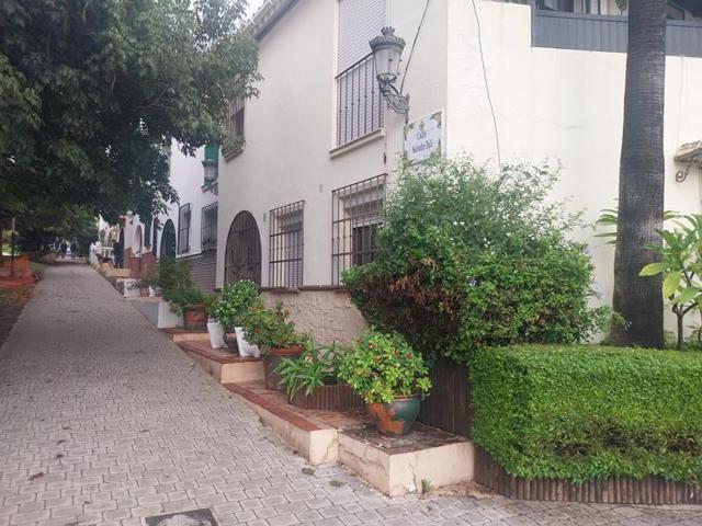 CASA ADOSADA CON UN EMPLAZAMIENTO ÚNICO EN CENTRO ESTEPONA photo 0
