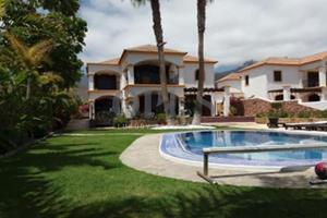 Villa en El Madronal photo 0