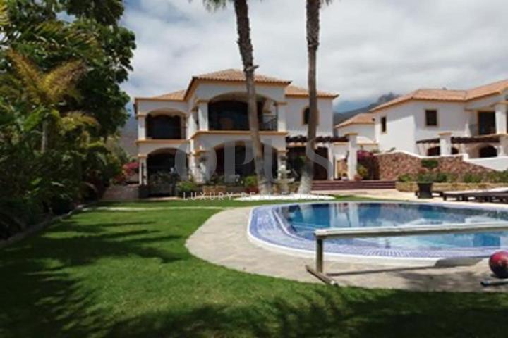 Villa en El Madronal photo 0