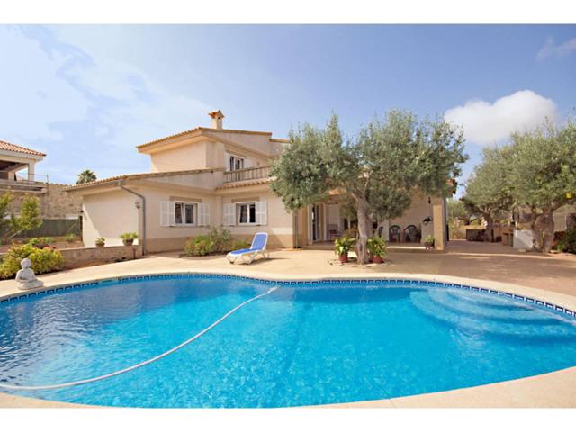 Villa con piscina y aparcamiento subterráneo en una zona tranquila entre la playa y el puerto de Portocolom photo 0