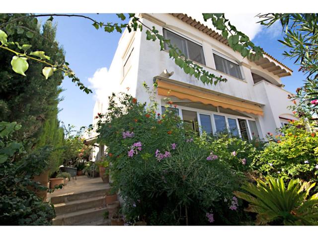 Casa pareada de tres dormitorios y aparcamiento subterráneo en una tranquila zona residencial de la Colonia Sant Jordi photo 0
