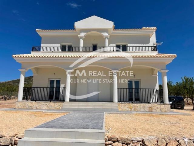 Villa En venta en El Pinós - Pinoso photo 0