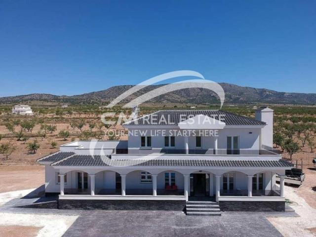 Villa En venta en El Pinós - Pinoso photo 0