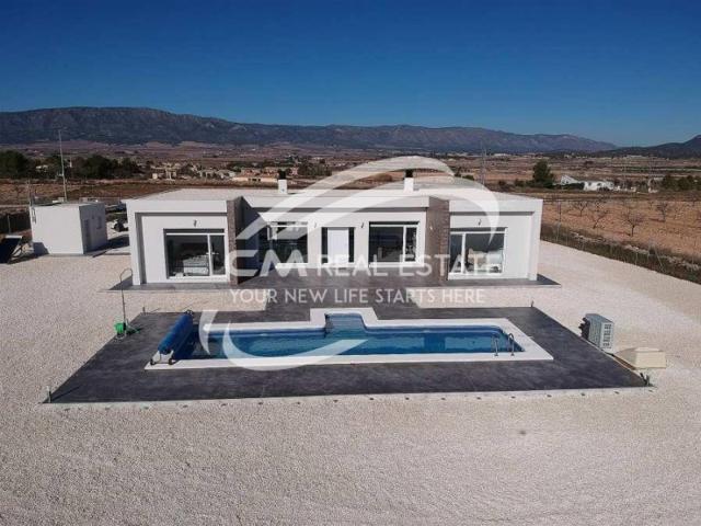 Villa En venta en El Pinós - Pinoso photo 0