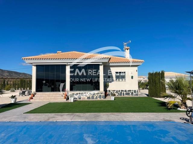 Villa En venta en El Pinós - Pinoso photo 0