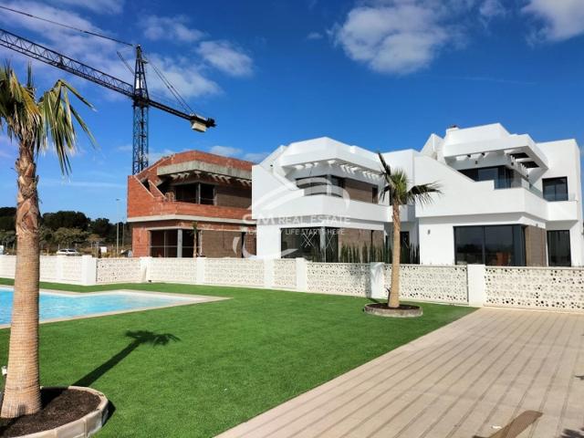 Villa En venta en Pilar De La Horadada photo 0
