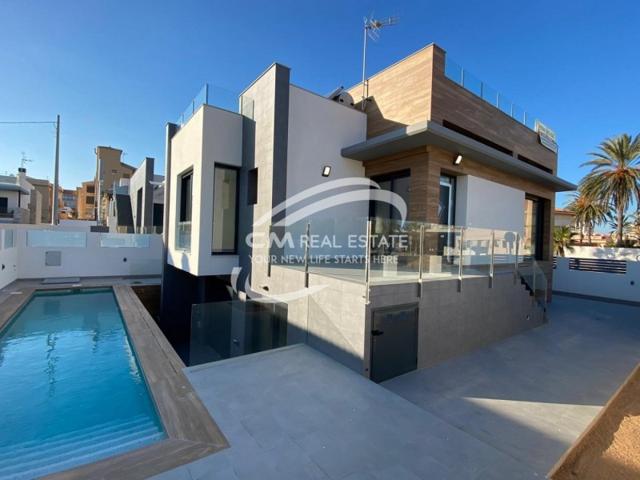 Villa En venta en Torrevieja photo 0