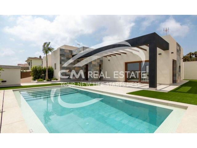 Villa En venta en Torrevieja photo 0