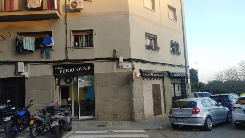 Local En venta en L'Hospitalet de Llobregat photo 0