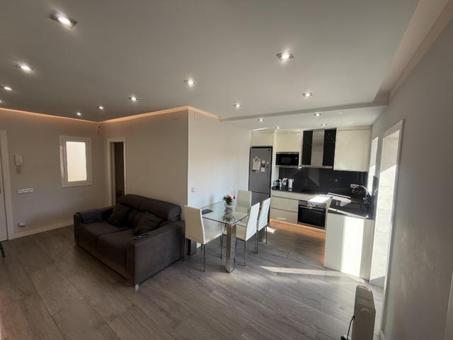 Piso En venta en L'Hospitalet de Llobregat photo 0