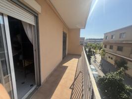 Piso En venta en L'Hospitalet de Llobregat photo 0