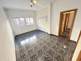 Piso En venta en L'Hospitalet de Llobregat photo 0
