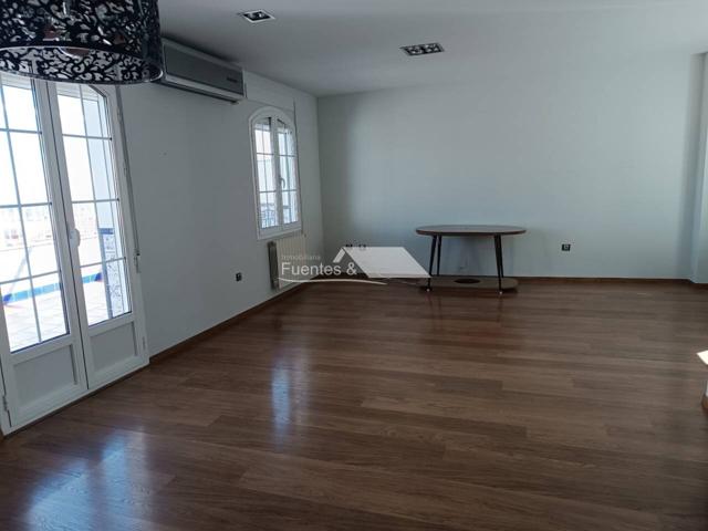 Se vende bonito ático en Baza photo 0