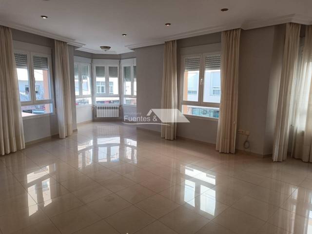 Se vende piso en el corazón de Baza. photo 0