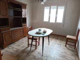 Se vende piso junto a centro en Baza photo 0