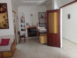 SE VENDE CASA CON TERRENO photo 0