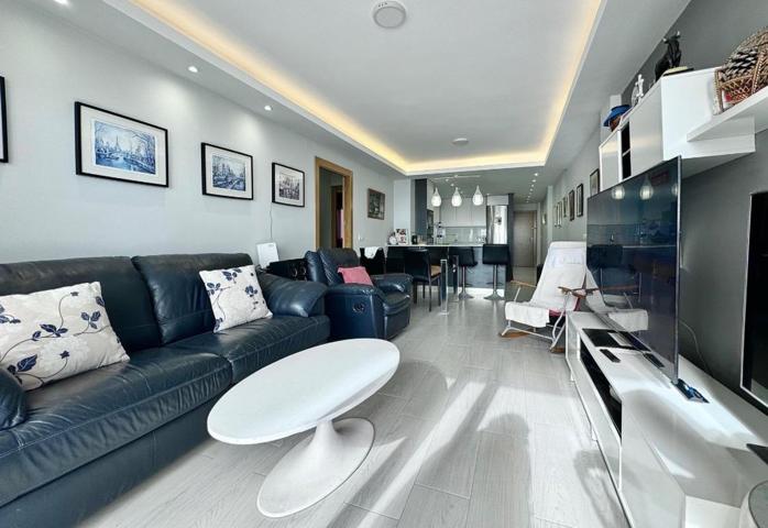 Espectacular apartamento reformado con vistas frontales al mar photo 0