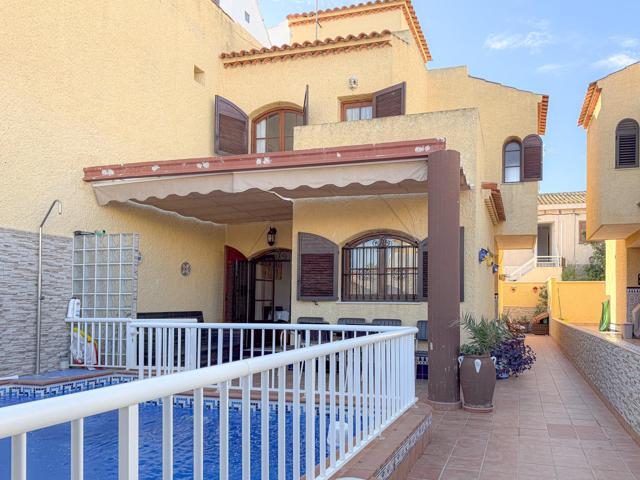 Fantástico chalet pareado con piscina privada a 150 metros del mar photo 0