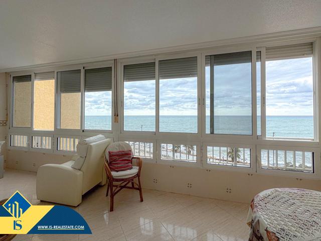 Exclusivo apartamento en primera linea de playa , con impresionantes vistas al mar + Piscina photo 0