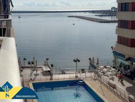 Primera linea! Amplio apartamento con gran terraza y vistas al mar + Piscina comunitaria photo 0