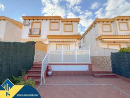 Chalet pareado con ubicación exclusiva y amplias terrazas con vistas frontales al mar+ 2 Garajes photo 0