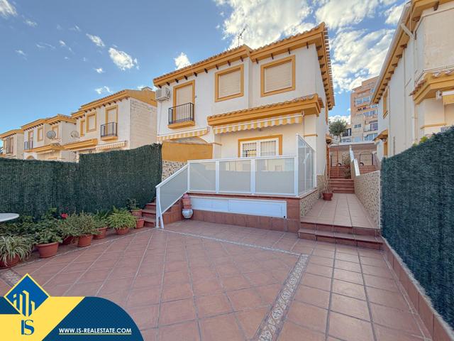 Chalet pareado con ubicación exclusiva y amplias terrazas con vistas frontales al mar+ 2 Garajes photo 0