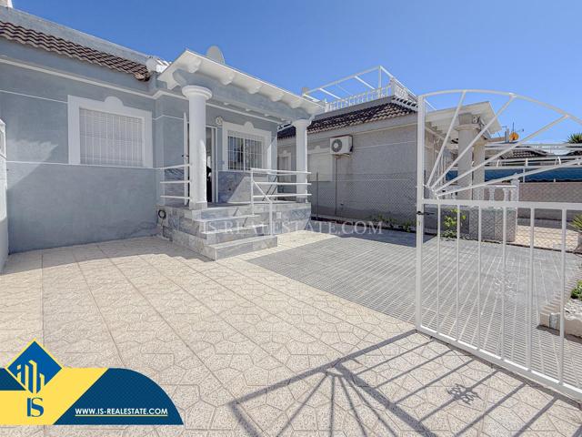 Descubre este impresionante chalet con espacios llenos de luz natural y calidades excepcionales! photo 0