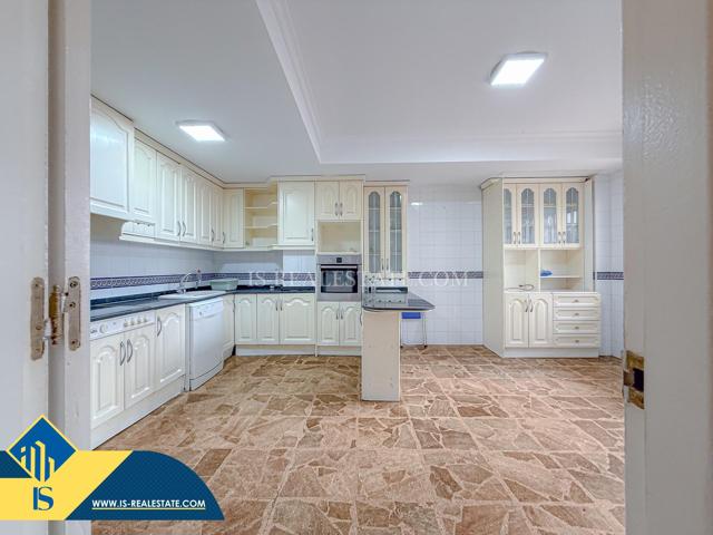¡Ramon Gallud! Exclusivo apartamento con gigantescos espacios y un hermoso patio andaluz photo 0