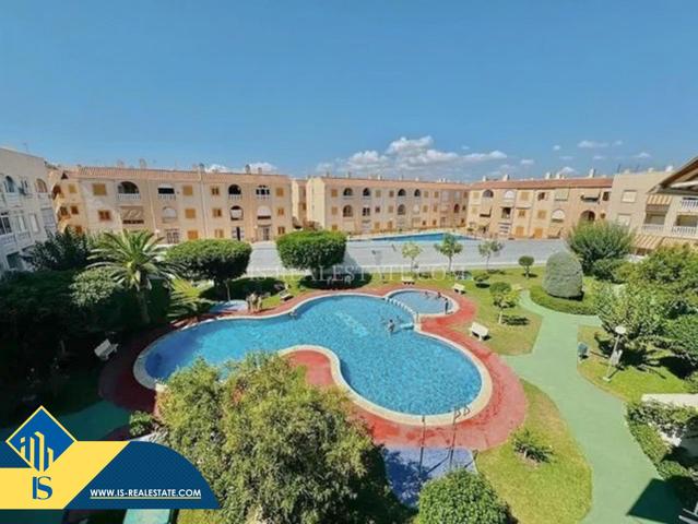 Oportunidad! Atico reformado con garaje incluido en el precio y piscina (350 mts playa) photo 0