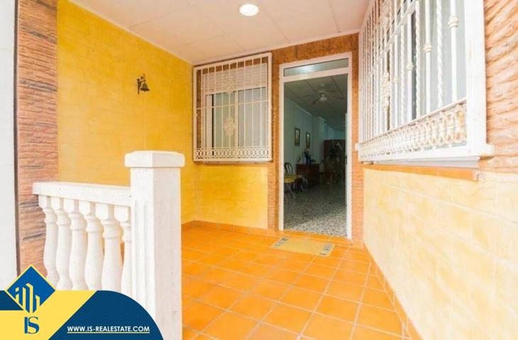 Oportunidad! Piso-Local con amplia terraza a 130 metros del mar photo 0