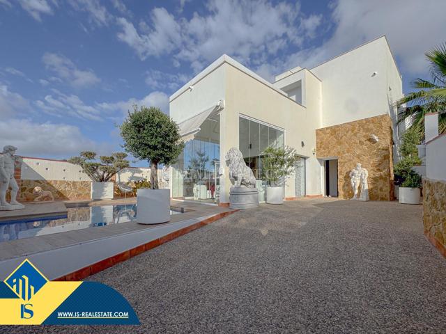 Aguas Nuevas! Fantastica Villa (año 2020) Con amplia parcela y preciosa piscina privada photo 0