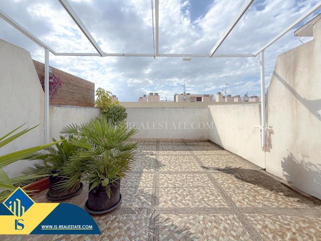 Impresionante Atico reformado con gran Solarium privado a solo 100 mts de la playa photo 0