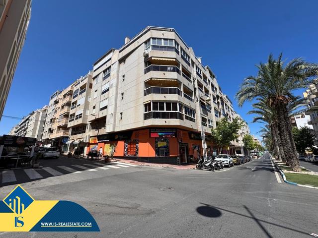 Avenida Habaneras! Amplio apartamento con excelente ubicación y piscina comunitaria photo 0