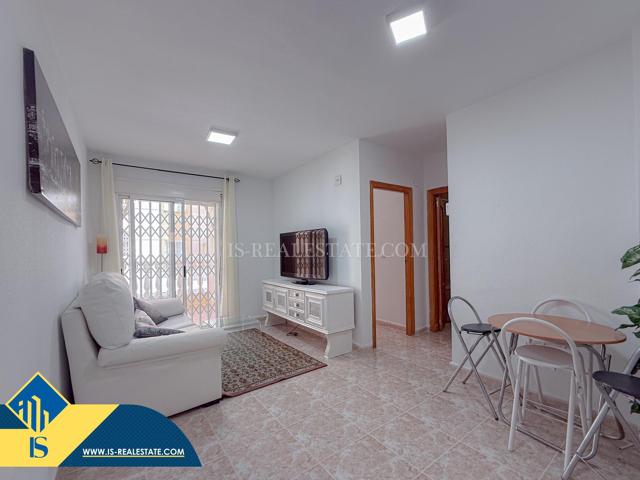 Estupendo apartamento en el corazón de Torrevieja, en urbanización privada con piscina comunitaria photo 0